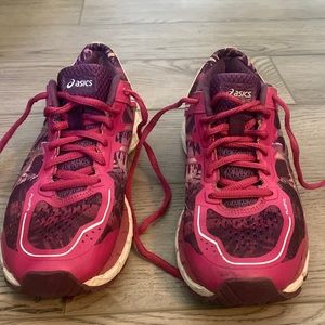 Woman Running Shoes.  Asics Size 7 , Pink and Purple